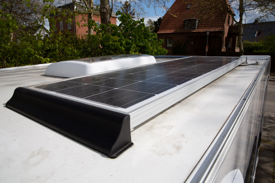 Vores solcelleanlæg - Carbest 140W CB -er købt som et komplet sæt