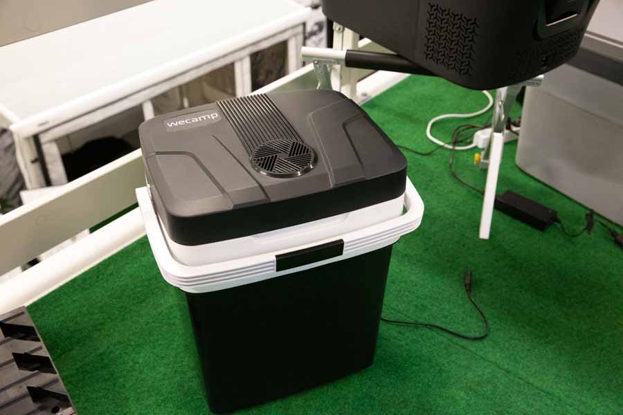 WeCamp Thermoelektriske køleboks har et praktisk bære håndtag