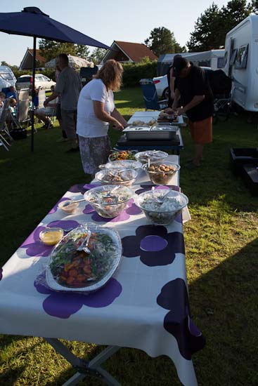 I år bestod menuen af en lækker buffet med salat og forskellig slags kød AOC Træf 2012