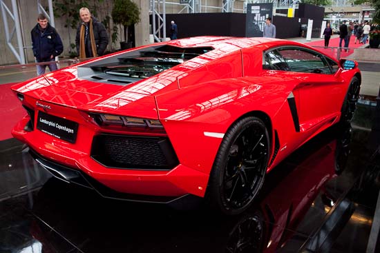 Denne Lamborghini Aventator bliver nok ved drømmen for de fleste. Pris ca. 7.800.000. Den har 700 Hk, men der stod intet om, hvor meget den måtte trække ;)