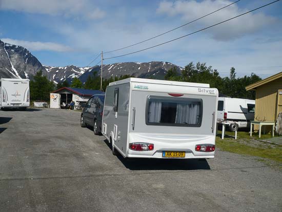 Vi kom lige forbi nogle souvenir forretninger med samiske specialiteter på vores vej