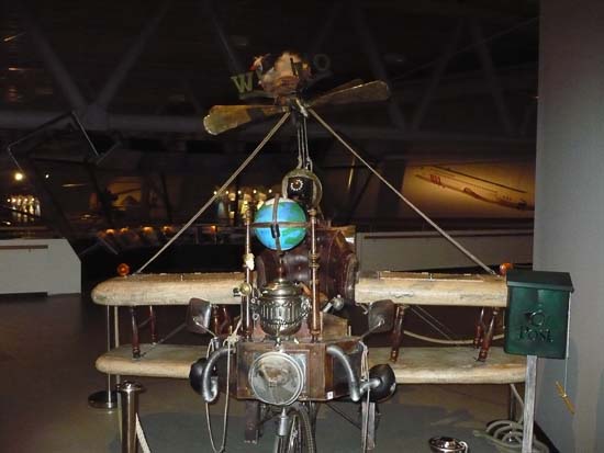 En af flere underlige flyvende mekanismer.