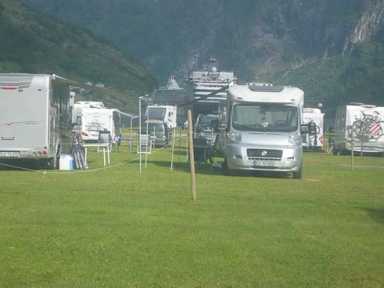 Udsigt fra sengen i campingvognen