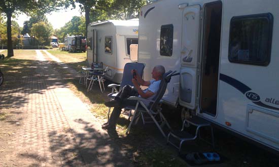 Bjarne slapper af efter ankomst.