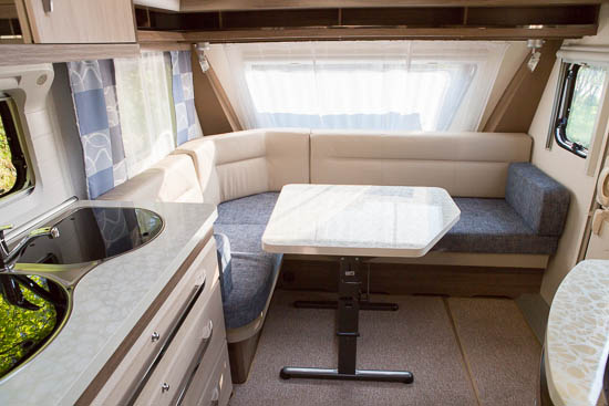 Lounge Siddegruppe forrest i campingvognen