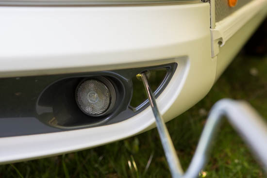 Det er let at komme til spindlen til de forreste støtteben