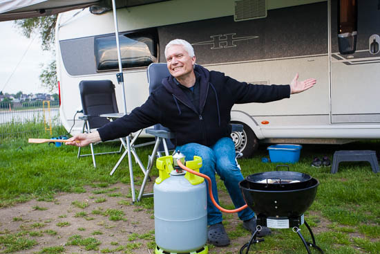 Grill Bill p&aring; sin post ved Rhinens bred