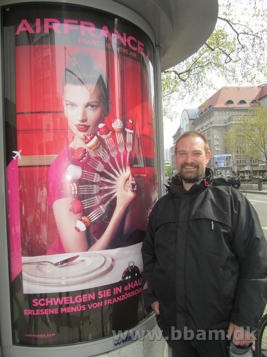 Siden det nu ikke lykkedes at komme på fly spotting i denne omgang, er det godt at de har nogle fine reklamer omme i Berlin :)