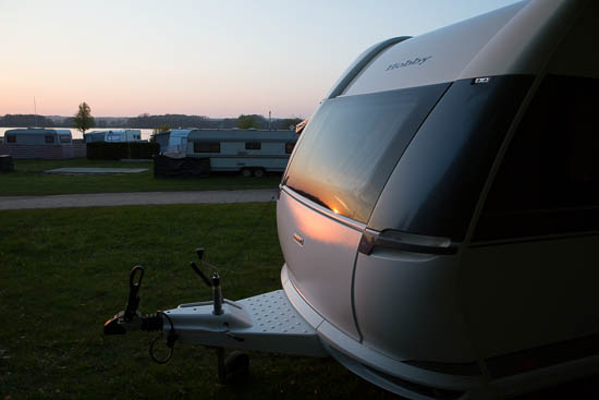 Især fronten på vores lånte Hobby De Luxe er anderledes med de bløde afrundede former