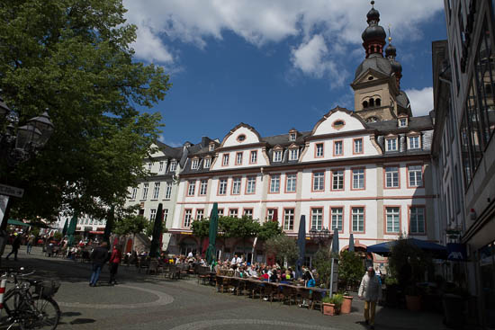 Koblenz har mange grønne områder og smukke torve