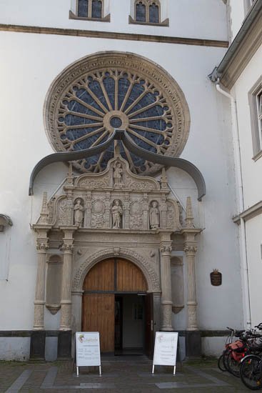 På samme torv ligger Koblenz Bykirke