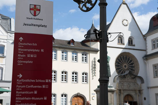 I Koblenz Alstadt er der god skiltning for os turister, så vi ikke farer vild i de små gader :)
