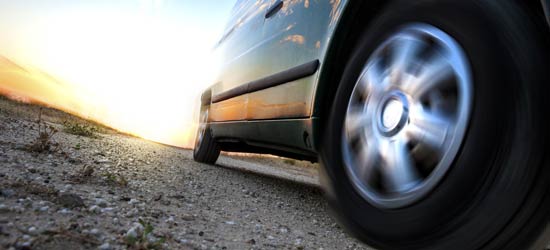 FDM råder bilejere til at vælge dæk med fokus på sikkerhed frem for kun økonomi.