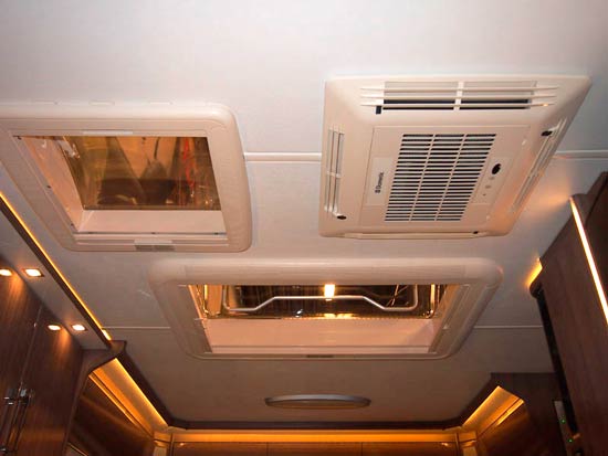 Både mini- og stor Heki luge, samt Air condition sørger for at der altid er en behagelig temperatur i vognen.