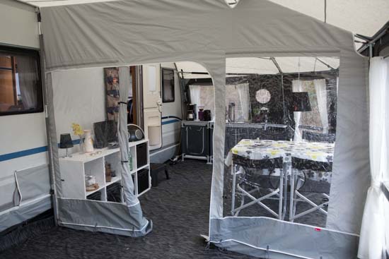 Her er det bare døren, der er åbnet i skillevæggen