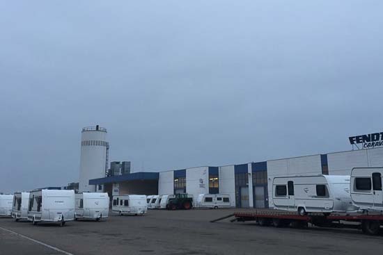 Det var lidt forvirrende at finde det sted, hvor vi skulle henvende os for at få vores Fendt udleveret