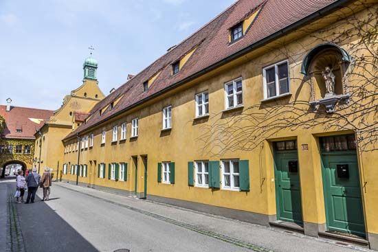 Sjovt at kigge rundt i gaderne i Augsburgs Fuggerei. Det minder lidt om Nyboder eller Dragør