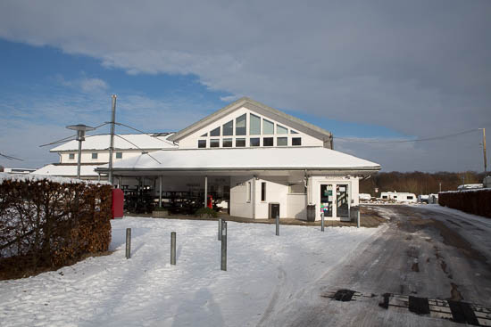 Receptionen på Frigård Camping er åben både om formiddagen og om eftermiddagen om vinteren
