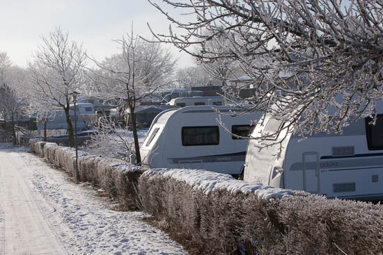 Det er en helt specielt oplevelse at være på camping i sne og frost
