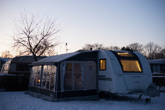 Aftenstemning på campingpladsen er helt speciel om vinteren