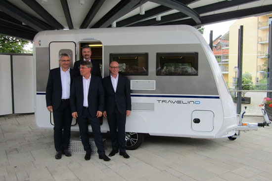 Knaus ledelsen foran en Travelino