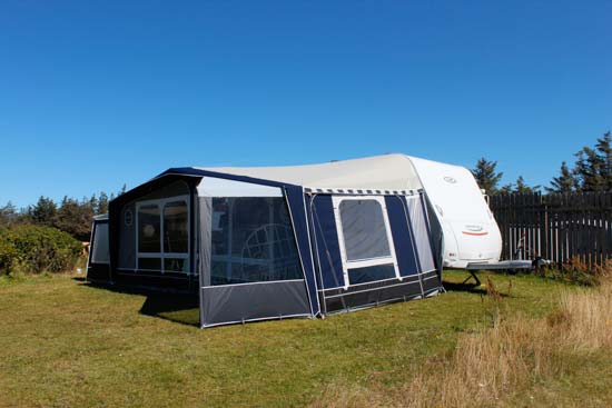 Vinden var nu taget en del af og vi nød vores ophold og teltet stod sikkert og flot. Vi fik ofte en bemærkning om at det var et meget flot setup vi havde, hvilket vi solede os en del i.