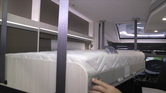 Chaisson Welcome 630 er indrettet med to hæve/sænkbare enkeltsenge