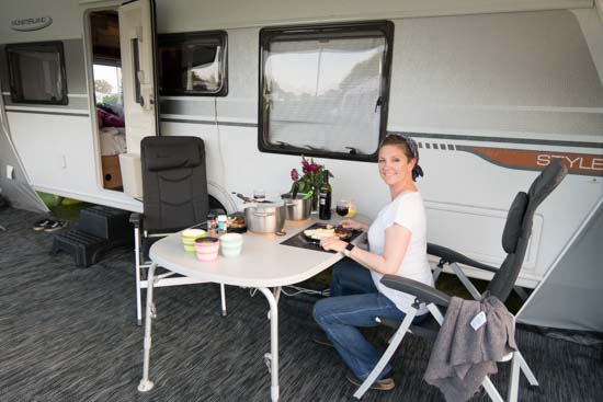 Dejligt at kunne sidde ude. Det er en af de ting vi virkelig elsker ved camping