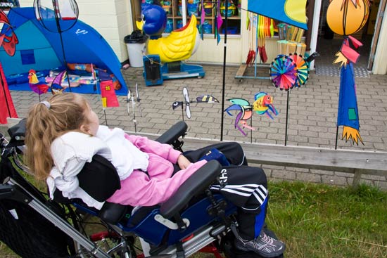 Sissel elsker de mange vindm&oslash;ller og uroer. Hun har sv&aelig;rt ved at v&aelig;lge netop den, hun allerhelst vil have