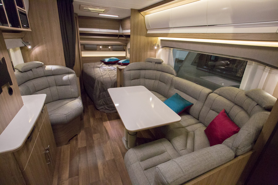 Kabe Royal 560 FK 2017 01