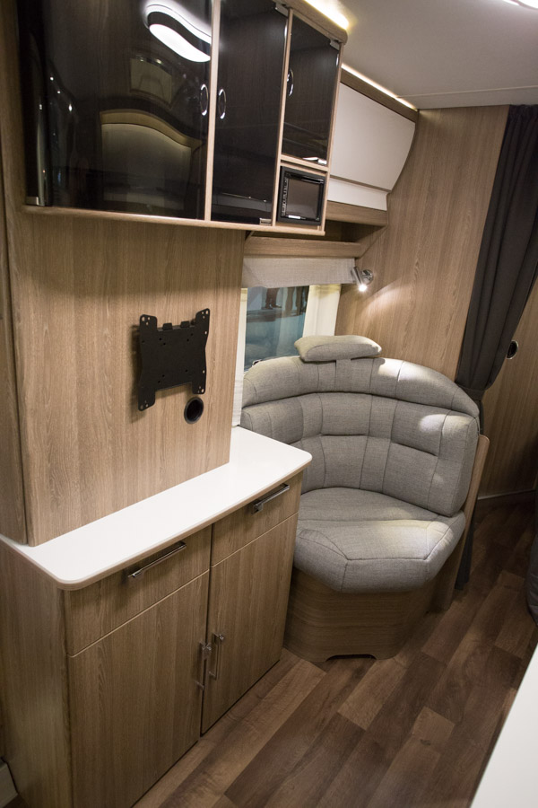 Kabe Royal 560 FK 2017 01