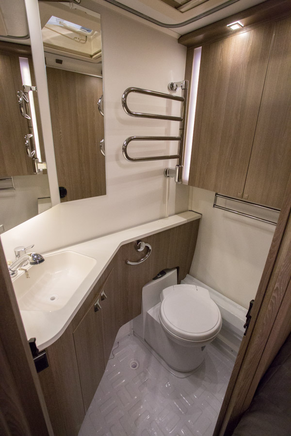 Kabe Royal 560 FK 2017 01