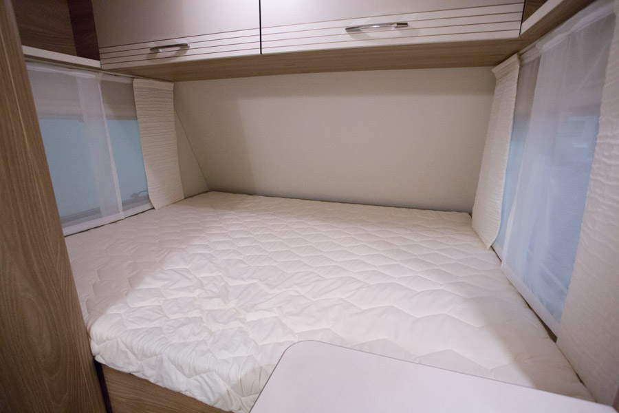 Begge Previo Life modellerne er indrettet med tværstillet dobbeltseng