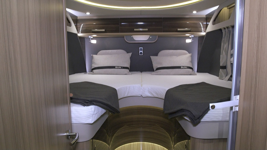 PB Autocamper Knaus Sun I 700 LEG 01