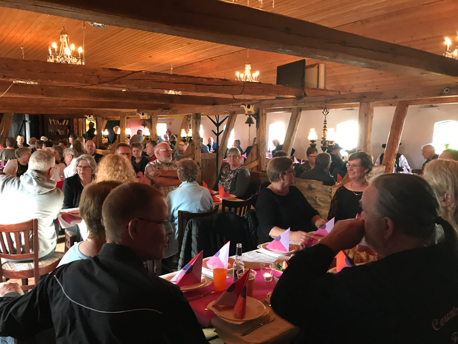 200 glade campister ved med til at gøre vores jubilæum til en dejlig og minderig aften