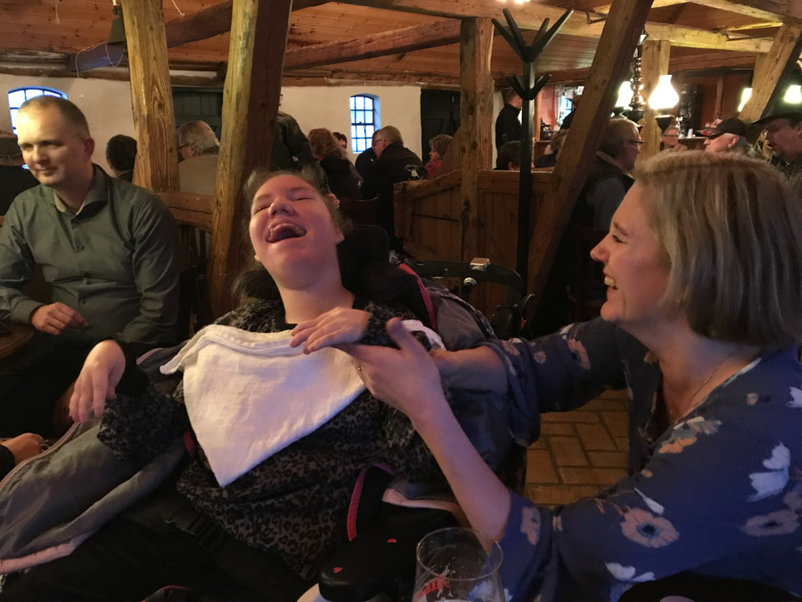 Vores datter Sissel var også med til fest, og hun elskede musikken fra The Ute