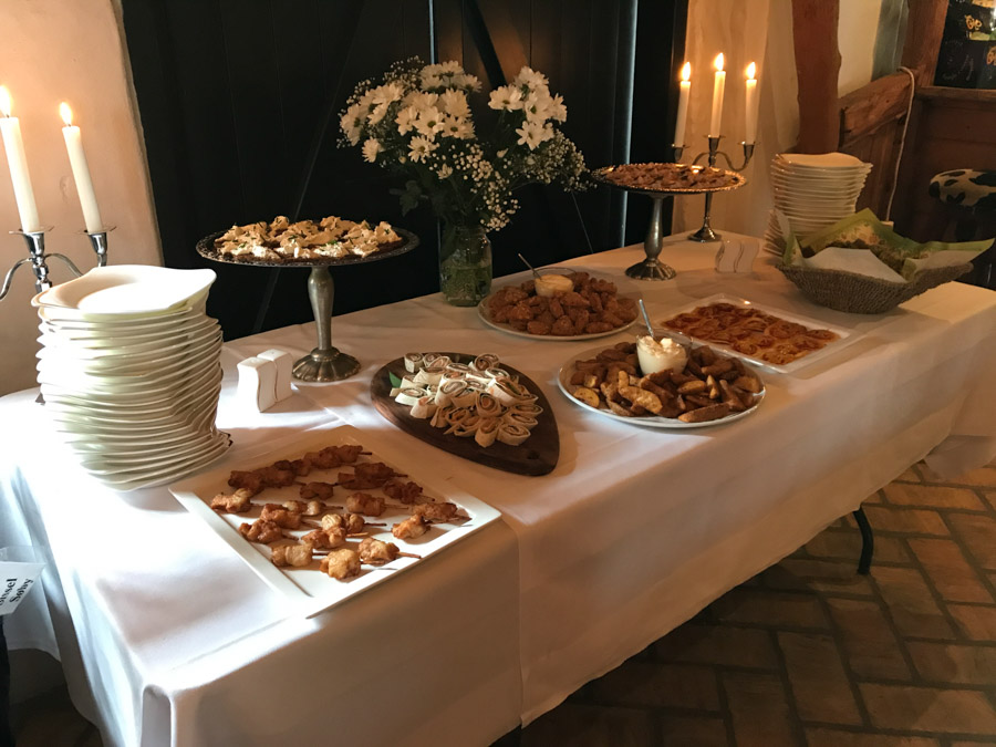 Bøsøre Strand Feriepark havde sammensat en lækker Tapas-style menu til receptionen