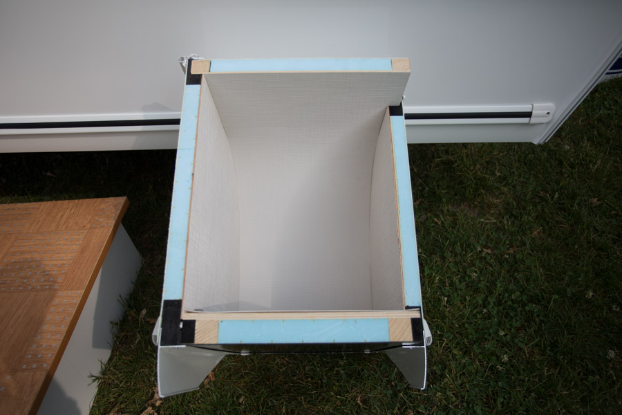 En model, der viser hvordan teknologier som GRP, XPS og I.R.P er anvendt i konstruktionen af Artica.