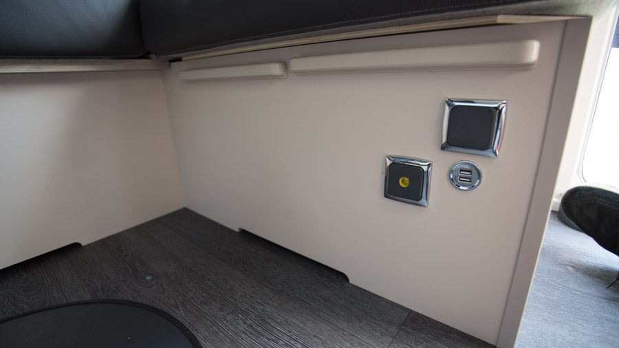 Smart detalje. 230V, 12V og USB udtag i siddegruppen