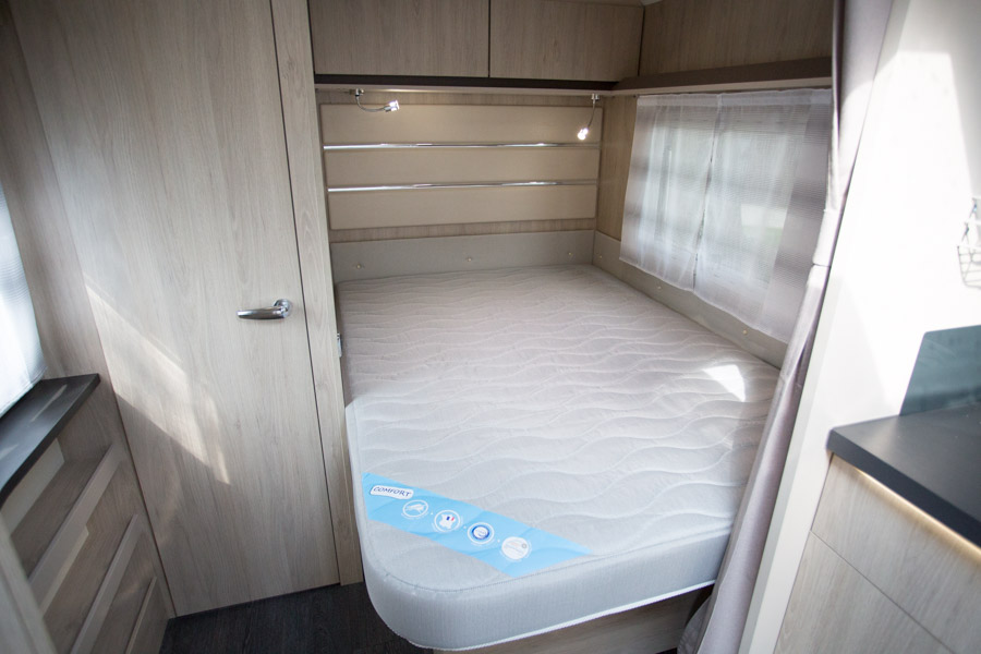 Artica 455 er indrettet med fransk dobbeltseng