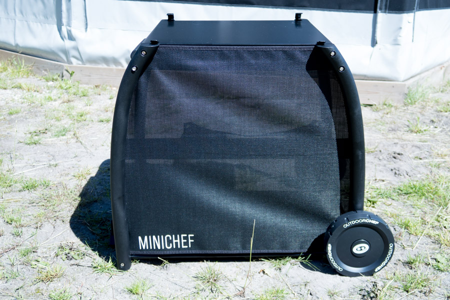 Gulvstativet til Minichef grill er både trendy, smart og meget stabilt