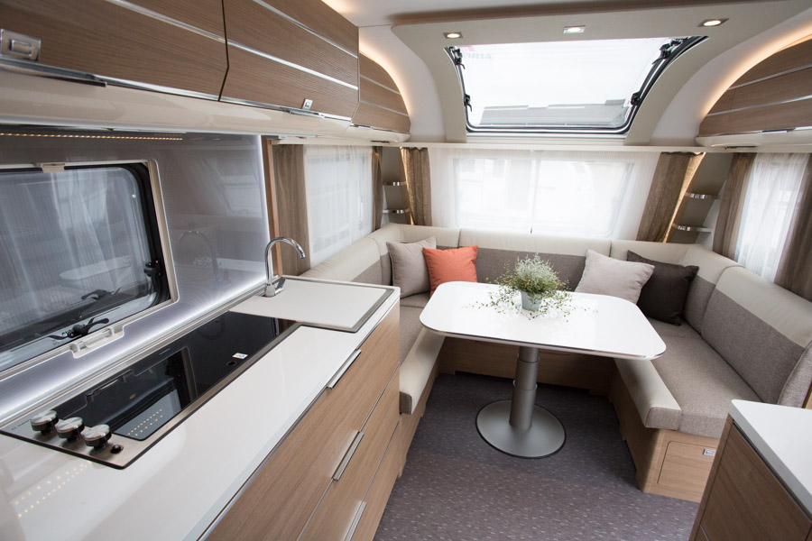 Skylight vinduet – her i den nye Adora 753 UC – giver et fantastisk lys i campingvognen