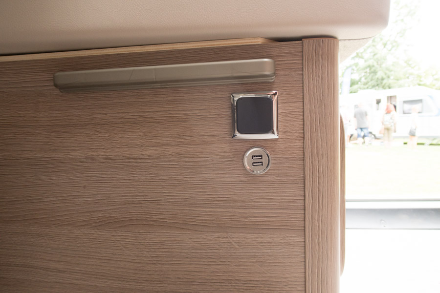 Også i Allegra serien er der nu monteret USB-stik til opladning af telefoner o.l.