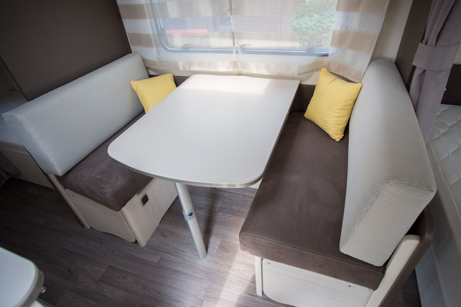 Siddegruppen i midten