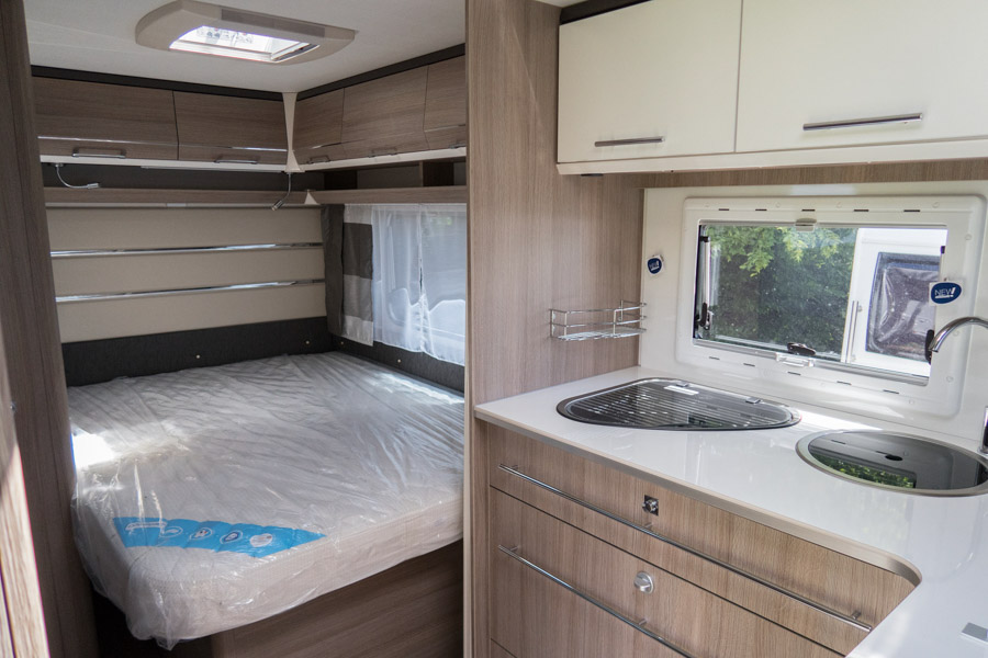 Køkken og soveafdeling i Allegra 475