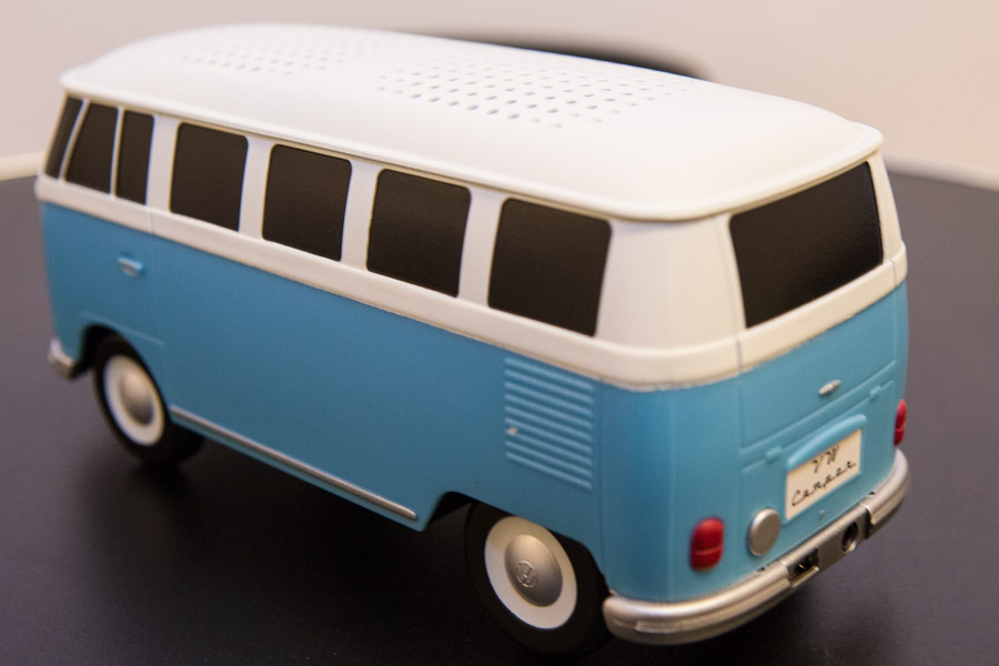 Den pudsige Bluetooth afspiller er en del af den officielle VW Collection, og er derfor ret tro mod originalen hvad detaljer angår.