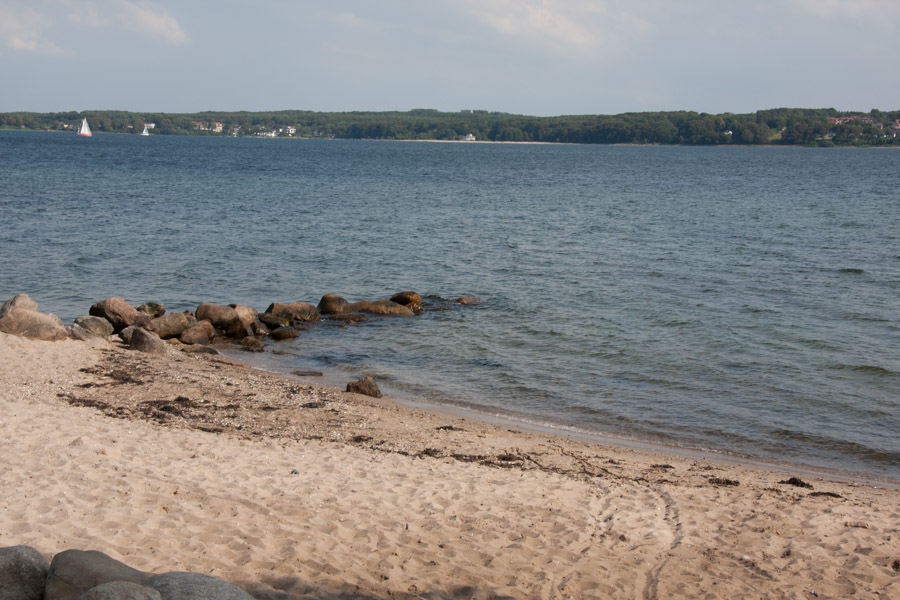 Den lille strand ved campingpladsen