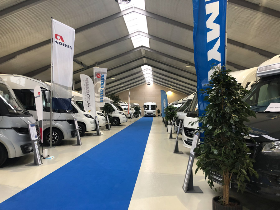 Et af de to store showroom hos Autocamp