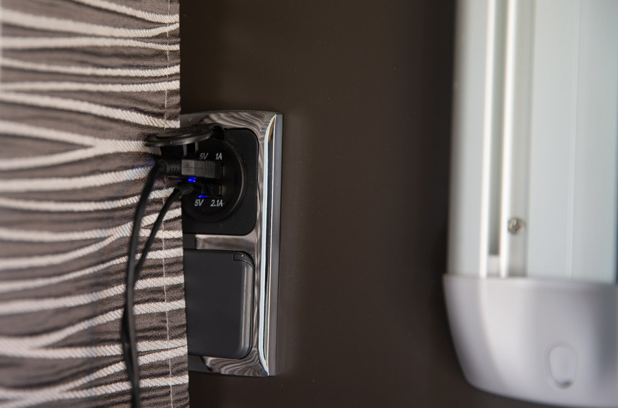 En fin detalje. Der var USB-stik til opladning af telefoner m.m. flere steder i autocamperen