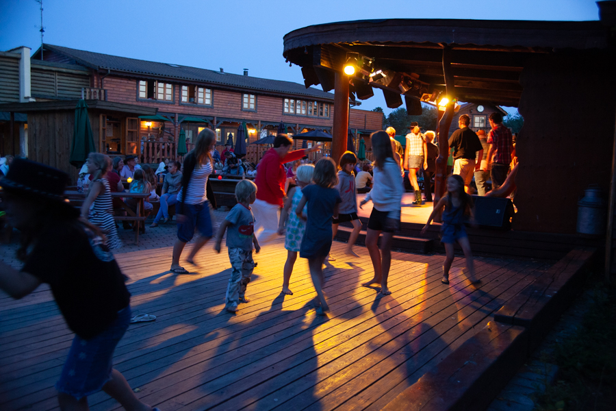 Og om aftenen kan man så forsøge sig med det man har lært om dagen